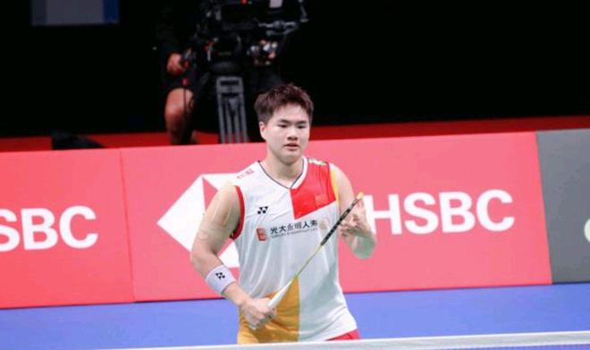 现低级失误 现低级失误